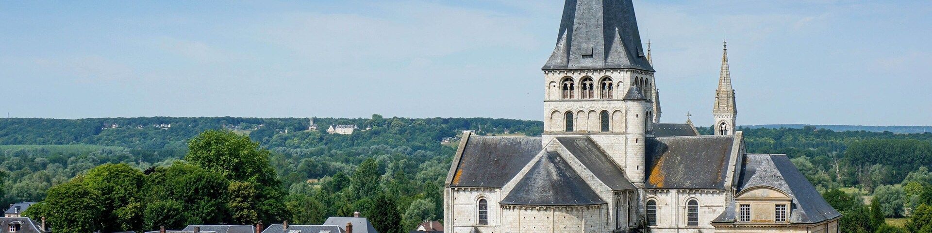 This building is classé au titre des Monuments Historiques. It is indexed in the Base Mérimée, a database of architectural heritage maintained by the French Ministry of Culture, under the reference PA00101033 .