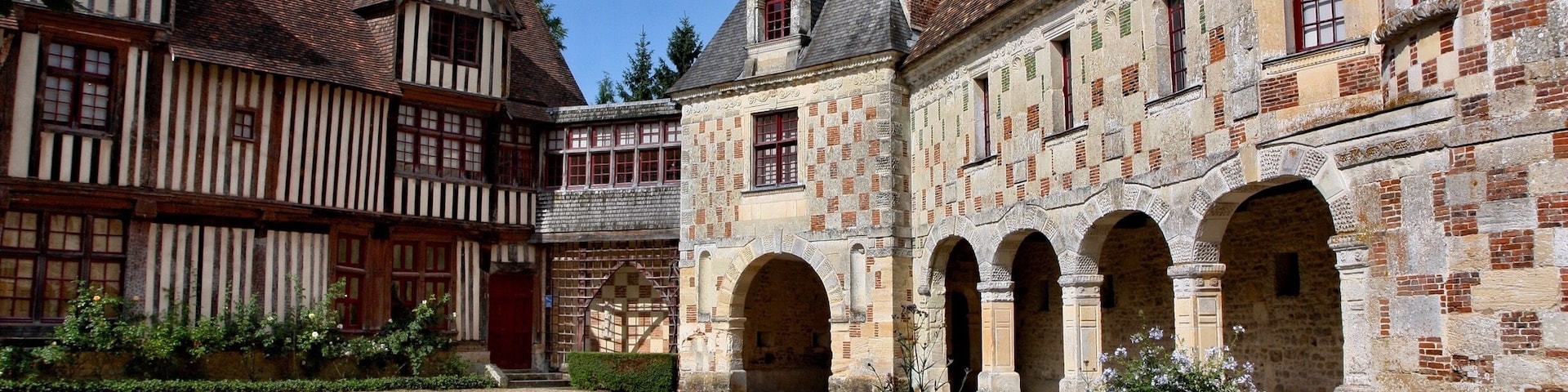 Castle was constructed between the 15e et 16 e century. Renaissance style.