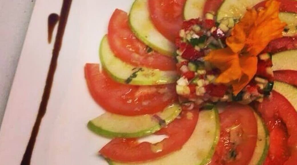 Carpaccio de tomates et pomme granny, tartare de courgette...fameux !!