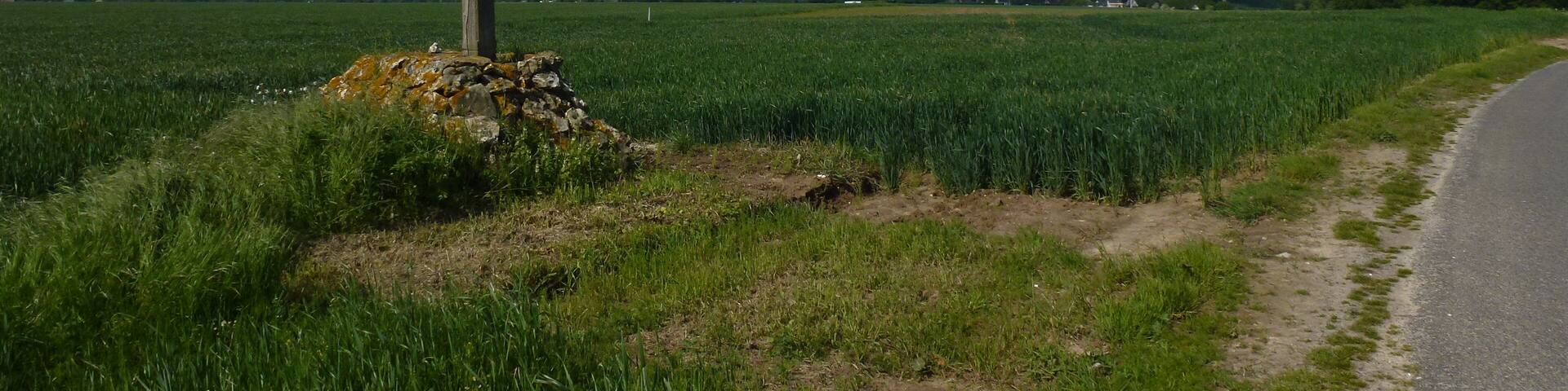 Saint-Éloi-de-Fourques (Eure, Fr) wayside cross