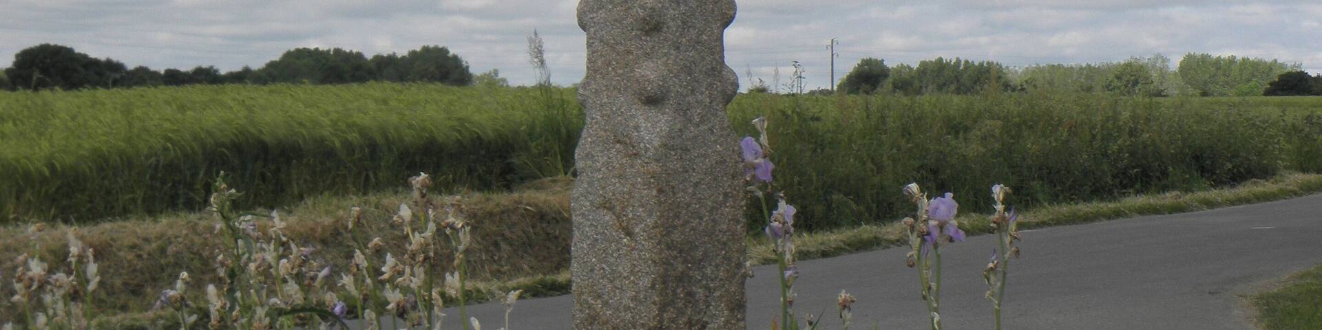 Croix Daveux, lieudit La Croix d'Aveu à Roz-Landrieux (35). Face au levant.
