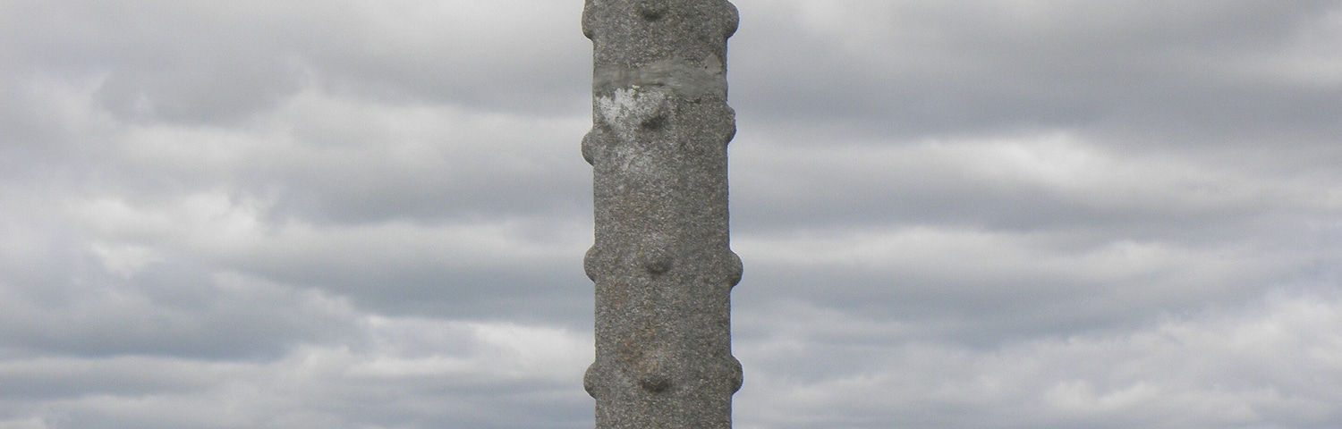 Croix Daveux, lieudit La Croix d'Aveu à Roz-Landrieux (35). Face au levant.