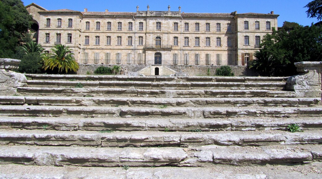 This building is en partie classé, en partie inscrit au titre des Monuments Historiques. It is indexed in the Base Mérimée, a database of architectural heritage maintained by the French Ministry of Culture, under the reference PA00103685 .