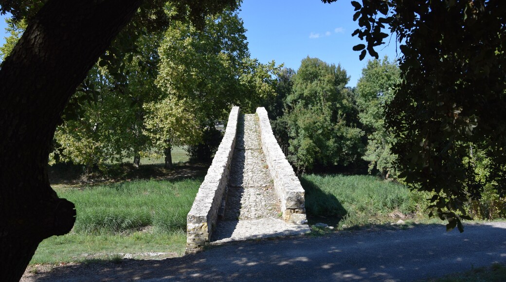 This building is indexed in the Base Mérimée, a database of architectural heritage maintained by the French Ministry of Culture, under the reference PA00102876 .