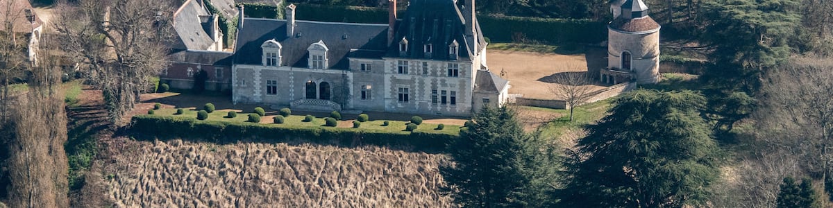 Vue aérienne du château de Reugny en France