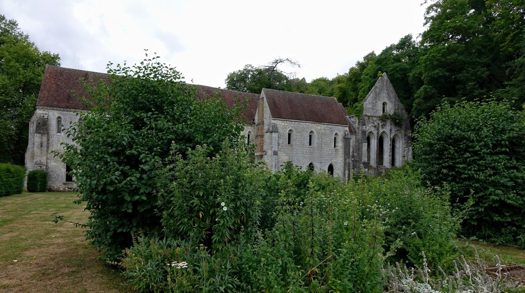 Abbaye Notre-Dame de Fontaine-Guérard, Eure, France