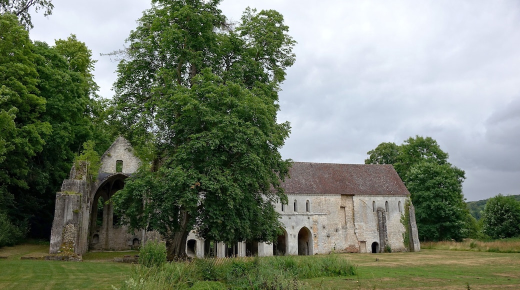 Abbaye Notre-Dame de Fontaine-Guérard, Eure, France