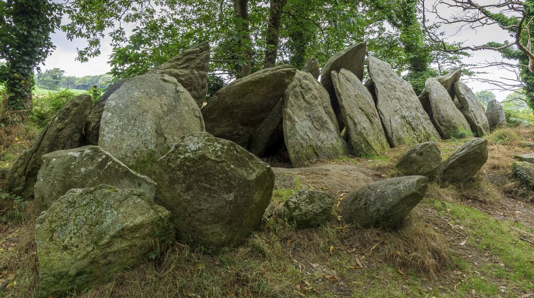 Allée couverte de Lesconil, Poullan-sur-Mer, Department of Finistère, France