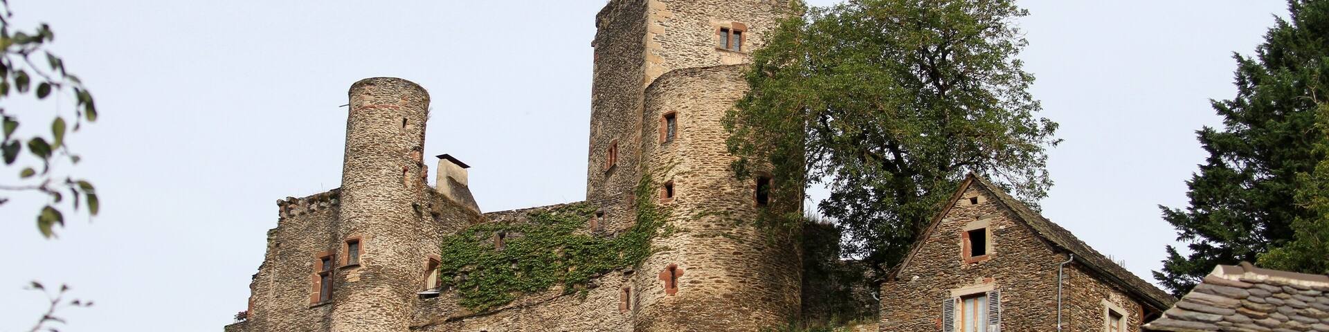 Château et village classé de Belcastel en Aveyron,plus beau village de France