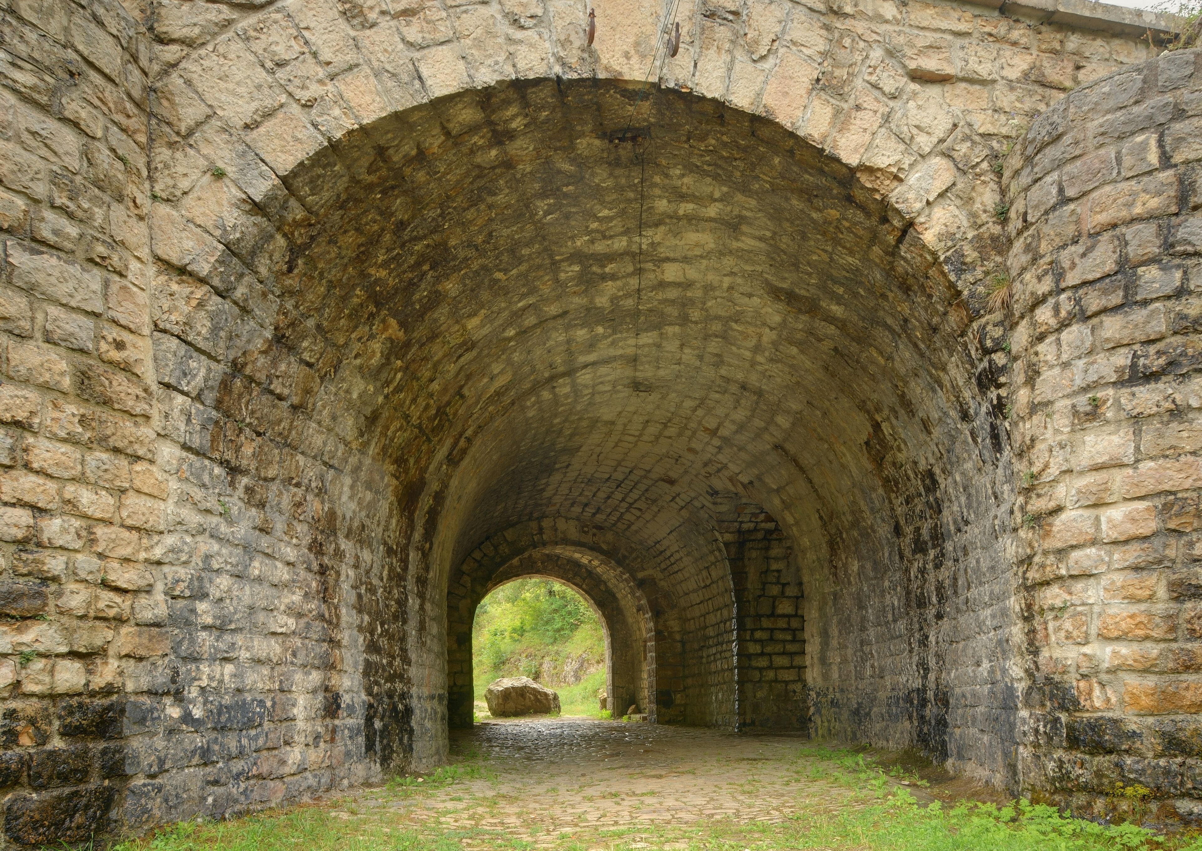 This file was uploaded with Commonist. Batterie des Roches : galerie de l'entrée (HDR).