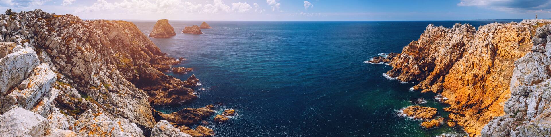 Panorama of Pointe du Pen-Hir with World War Two monument to the Bretons of Free France on the Crozon peninsula, Finistere department, Camaret-sur-Mer, Brittany (Bretagne), France.