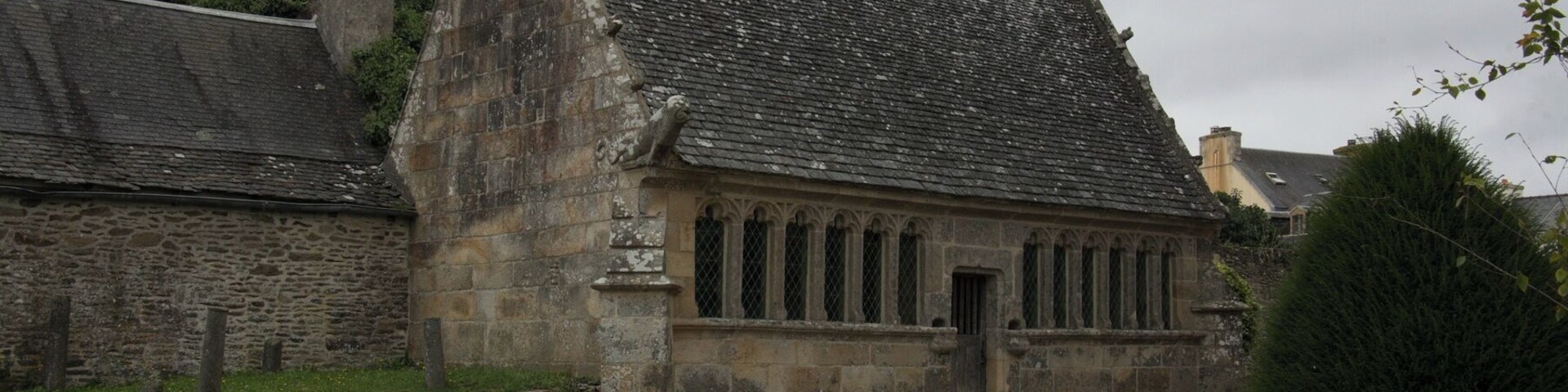 This building is indexed in the Base Mérimée, a database of architectural heritage maintained by the French Ministry of Culture, under the reference PA00090243 .