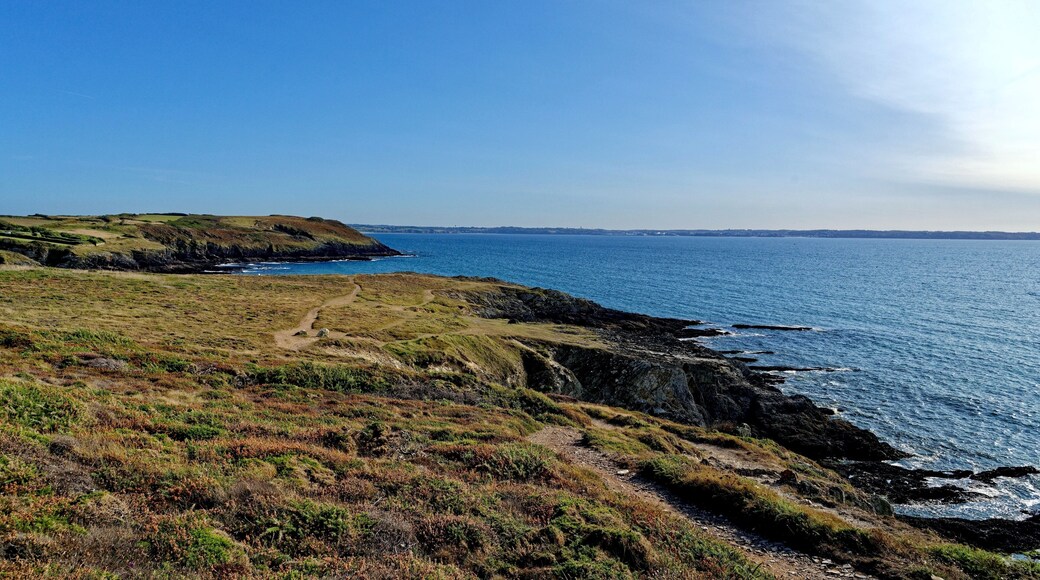Vue de la Pointe De Tal Ar Grip, Plomodiern, GR34, Finistère, Bretagne, France