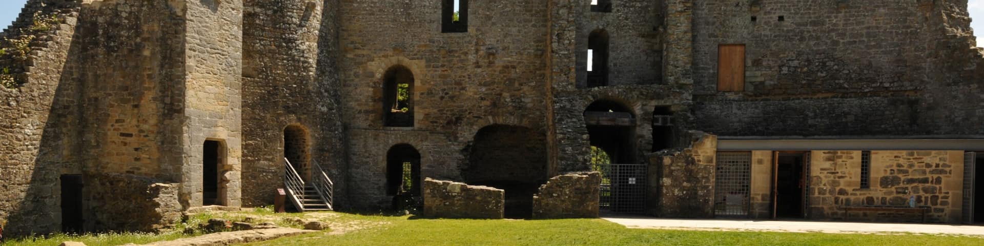 Innenansicht der südlichen Seite der Burgruine La Hunaudaye, Frankreich