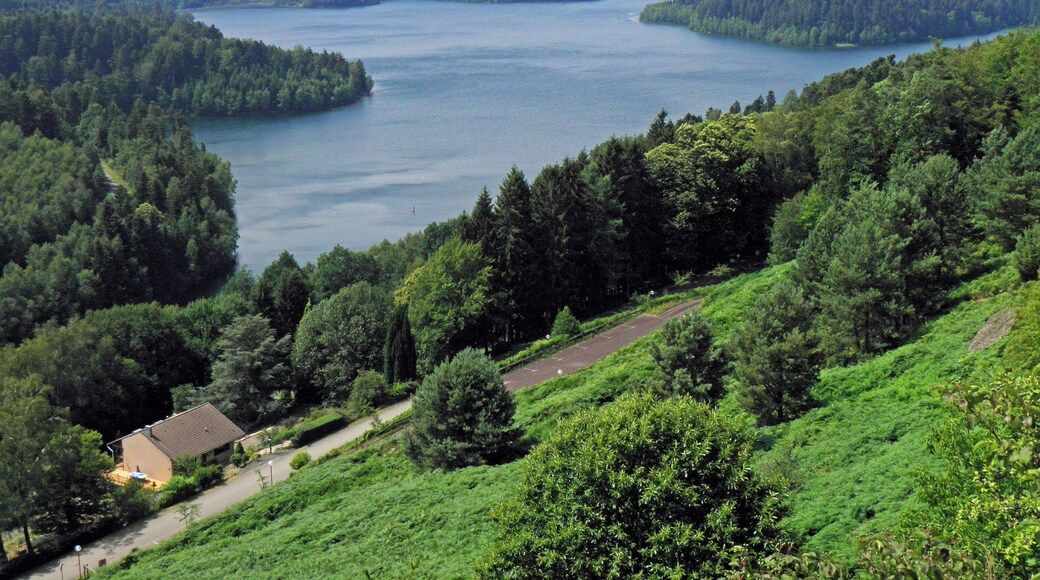 Lac de Pierre-Percée depuis Pierre-Percée (Meurthe-et-Moselle, France).