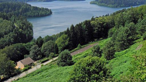 Lac de Pierre-Percée depuis Pierre-Percée (Meurthe-et-Moselle, France).