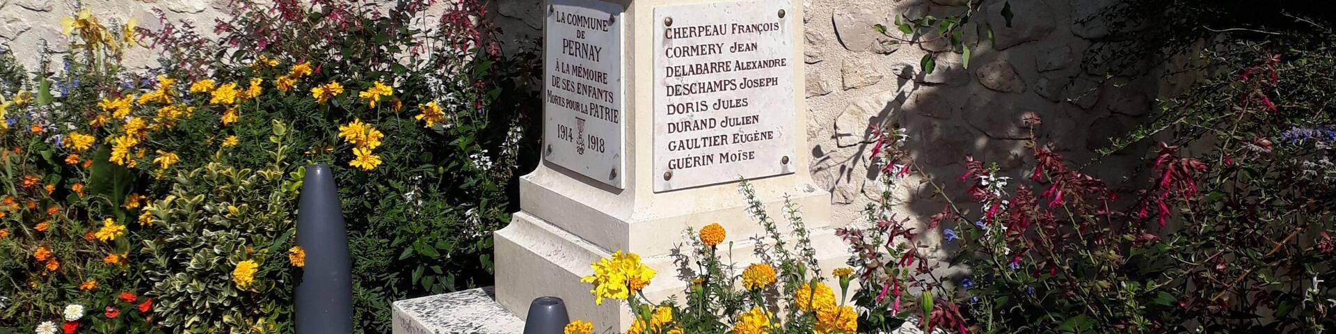 Monument aux mort de Pernay (37). Morts pour la Patrie : Cherpeau François Cormery Jean Delabarre Alexandre Deschamps Joseph Doris Jules Durand Julien Gaultier EugÚne Guérin Moïse