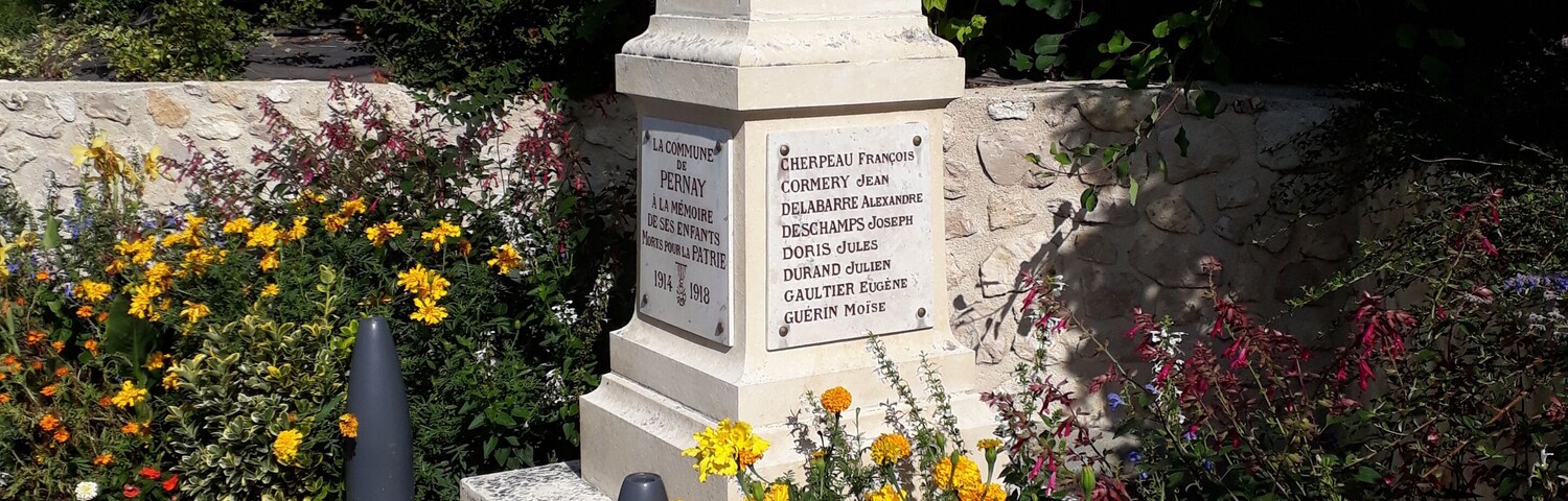 Monument aux mort de Pernay (37). Morts pour la Patrie : Cherpeau François Cormery Jean Delabarre Alexandre Deschamps Joseph Doris Jules Durand Julien Gaultier Eugène Guérin Moïse