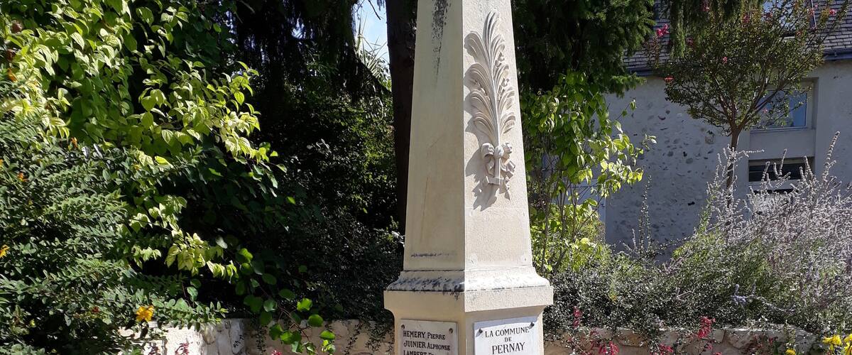 Monument aux mort de Pernay (37). Morts pour la Patrie : Hemery Pierre Juinier Alphonse Lambert François Loyau François Millet Louis Mollet Pierre Moncelet Ernest Renier Isaïe