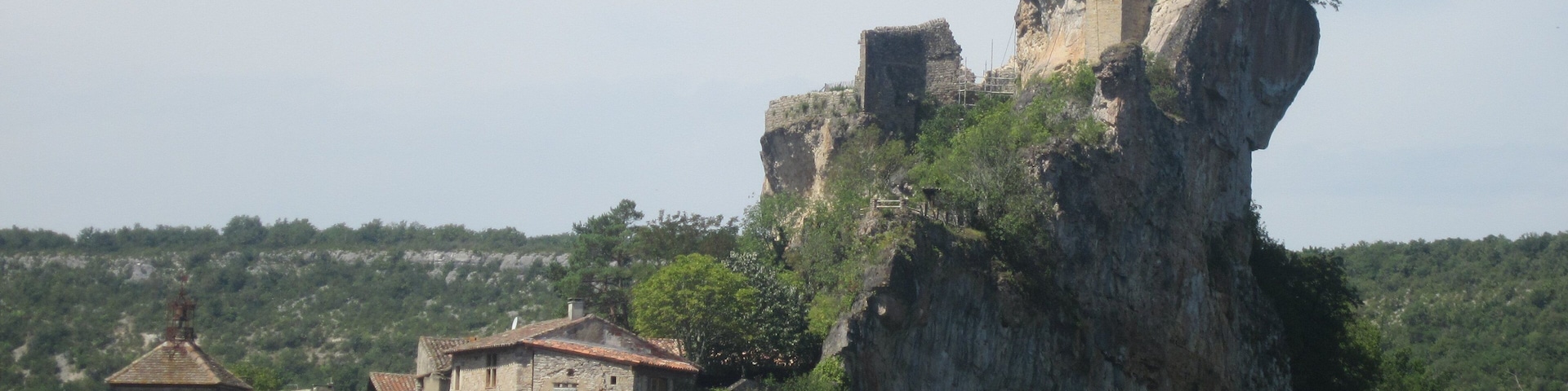 This building is classรฉ au titre des Monuments Historiques. It is indexed in the Base Mรฉrimรฉe, a database of architectural heritage maintained by the French Ministry of Culture, under the reference PA00095615 .