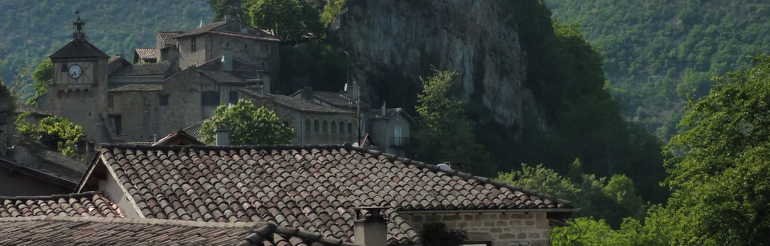 Penne Castle - Overhanging Fortress!