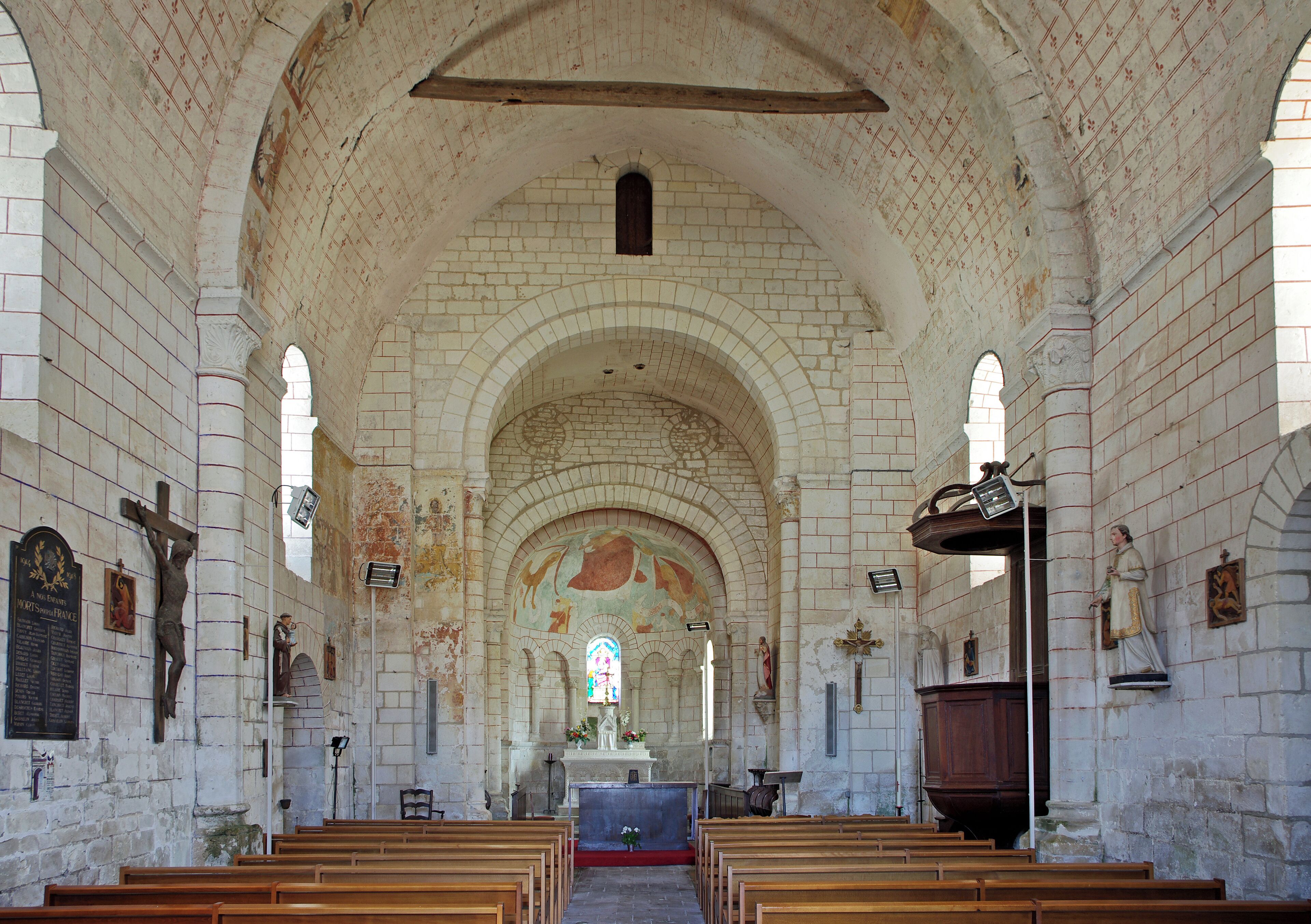 Paulnay (Indre) Église Saint-Étienne. Construite dans le plus pur style roman poitevin, l’église actuelle ne remonte pas au-delà du XIIe siècle. La façade, qui ressemble à celle de Notre-Dame de Fontgombault (Indre), est remarquable par son magnifique portail orné de sculptures (motifs végétaux, sirènes, oiseaux) Paulnay possède un bel ensemble de fresques (15ème siècle): vestiges de l’Enfer (côté nord de la nef), calendrier et travaux des mois, anges musiciens (travée droite du chœur), Christ en majesté au cul-de-four, et au-dessous sous forme de bandeau les épisodes du martyre de saint Etienne, patron de l’église. Le site de Paulnay remonterait à une époque antérieure au Moyen-Age, en effet lors de fouilles, les assises d’un temple gallo-romain ont été découvertes ainsi que des inhumations dont les plus anciennes dateraient de l’époque mérovingienne comme le témoignent les deux sarcophages exposés sur le parvis. Le bourg de Paulnay a révélé plusieurs milliers de sépultures sur la place devant l’église. St. Stephen's Church. Built in typical Roman-style Poitevin, the current 12th century church. The facade, similar to that of Our Lady of Fontgombault (Indre), is remarkable for its beautiful portal decorated with sculptures (plant motifs, sirens, birds) Paulnay has a fine collection of paintings (15th century): remains of Hell (north side of the nave), calendar and work for months angel musicians (right row of the choir), Christ in Majesty on the cul-de-four , and below in the form of banner episodes of the martyrdom of St. Stephen, the church's patron. Site Paulnay dates back to a time before the Middle Ages. Indeed, during excavations, the foundations of a Roman temple were discovered. The two sarcophagi, exposed on the square are of Merovingian. The village of Paulnay revealed several thousand graves in the square outside the church.