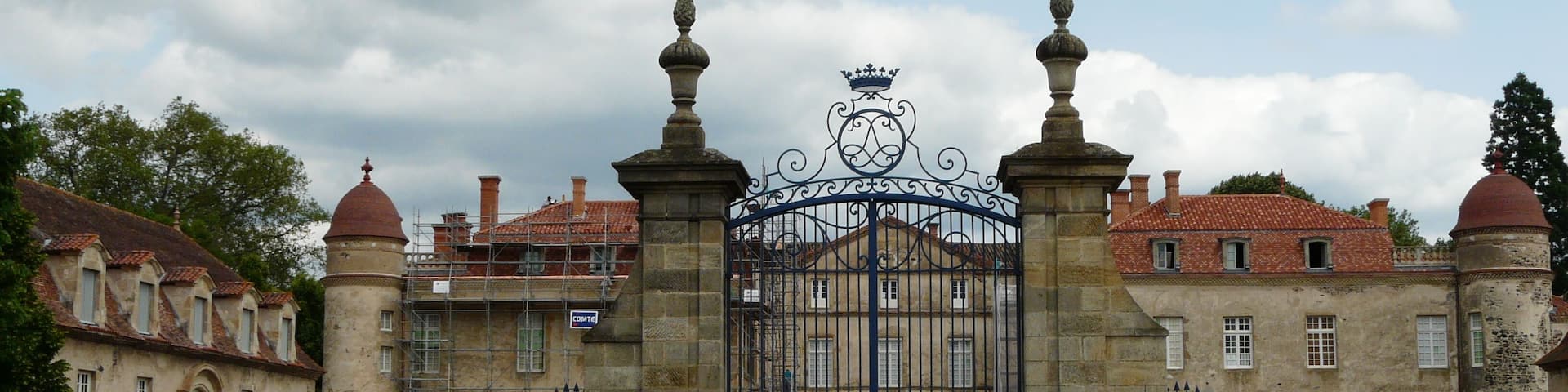 Le château de Parentignat, Puy-de-Dôme, France.