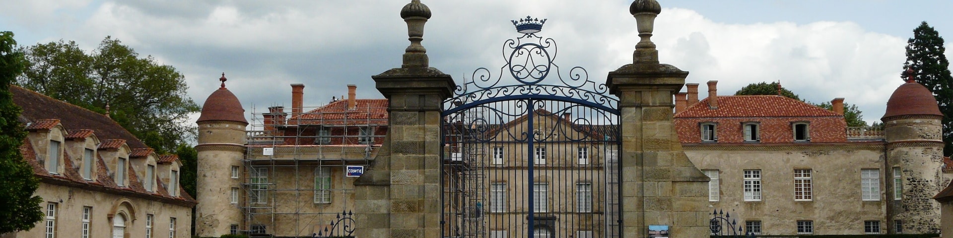 Le château de Parentignat, Puy-de-Dôme, France.