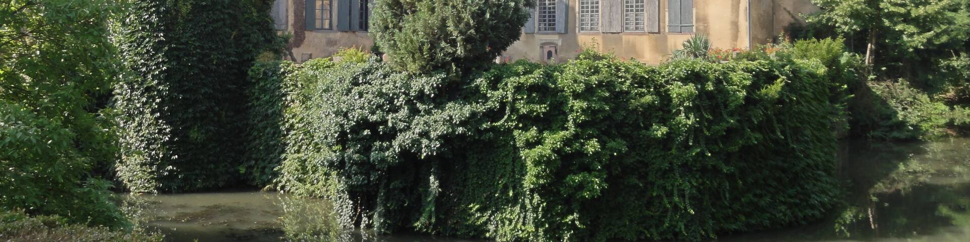 This building is classé au titre des Monuments Historiques. It is indexed in the Base Mérimée, a database of architectural heritage maintained by the French Ministry of Culture, under the references PA00084878 and IA00023411 .