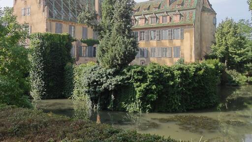 This building is classé au titre des Monuments Historiques. It is indexed in the Base Mérimée, a database of architectural heritage maintained by the French Ministry of Culture, under the references PA00084878 and IA00023411 .