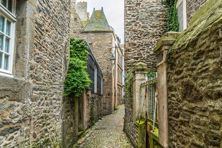 The ramparts of the walled city of Saint Malo. Saint-Malo is a walled port city in Brittany on English Channel, Emerald Coast, Ille et Vilaine, France.