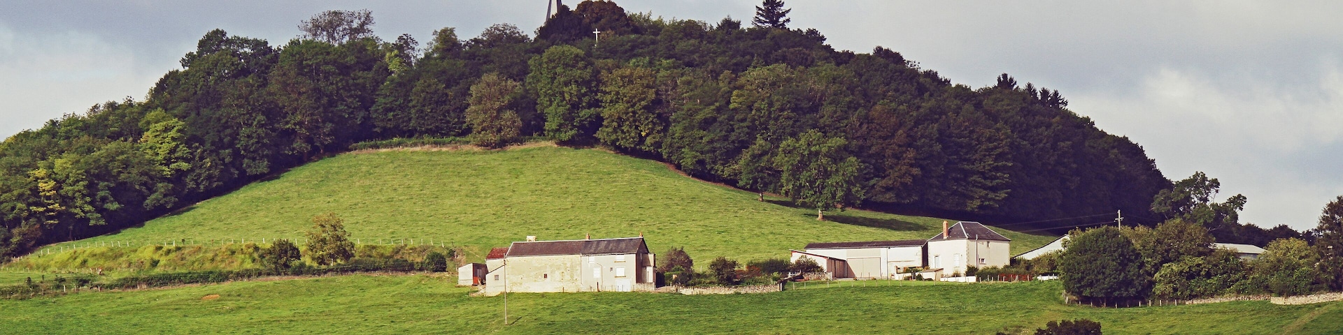 La butte de Montenoison et le Petit Bourg depuis Marciges