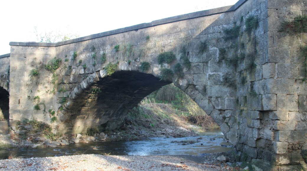 Servian (Hérault) - pont sur la Thongue - vue amont.