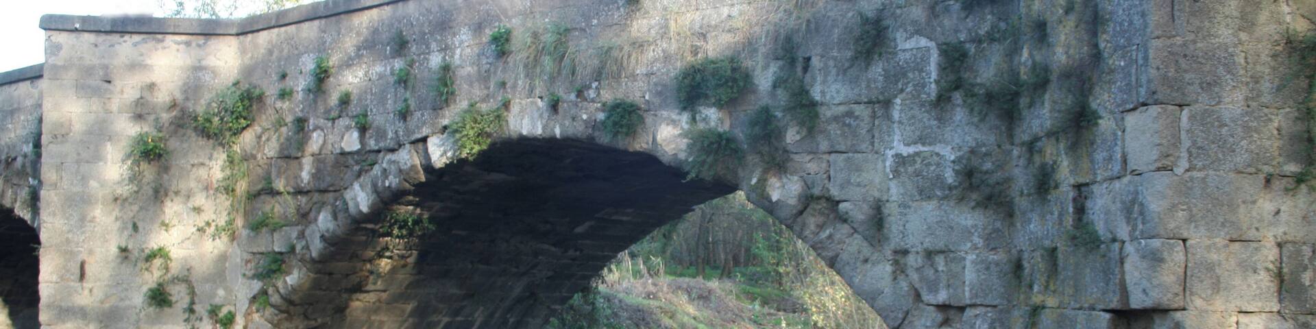 Servian (Hérault) - pont sur la Thongue - vue amont.