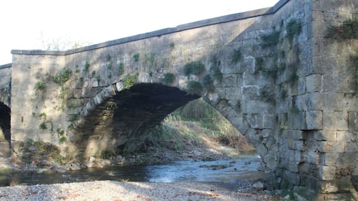 Servian (Hérault) - pont sur la Thongue - vue amont.