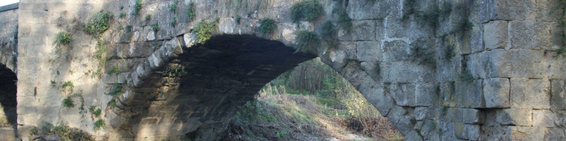 Servian (Hérault) - pont sur la Thongue - vue amont.