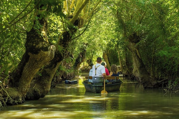 Best way to enjoy the Marais Poitevin is definitely on a boat. Go for a tour through the labyrinthine marsh rivers. So quiet and relaxing!
#LifeAtExpedia