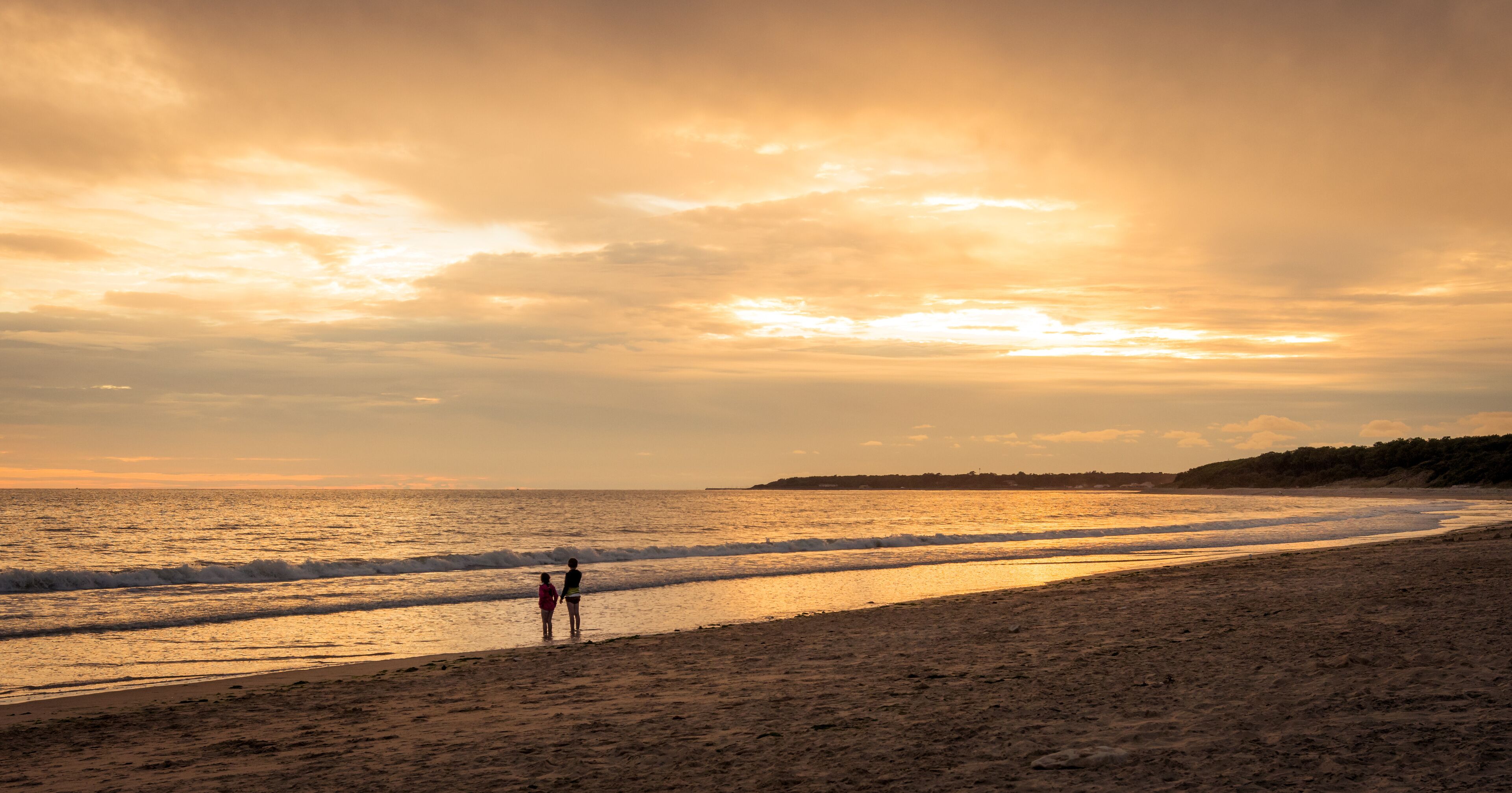 Sonnenuntergang am Strand in Longeville-sur-Mer, Frankreich