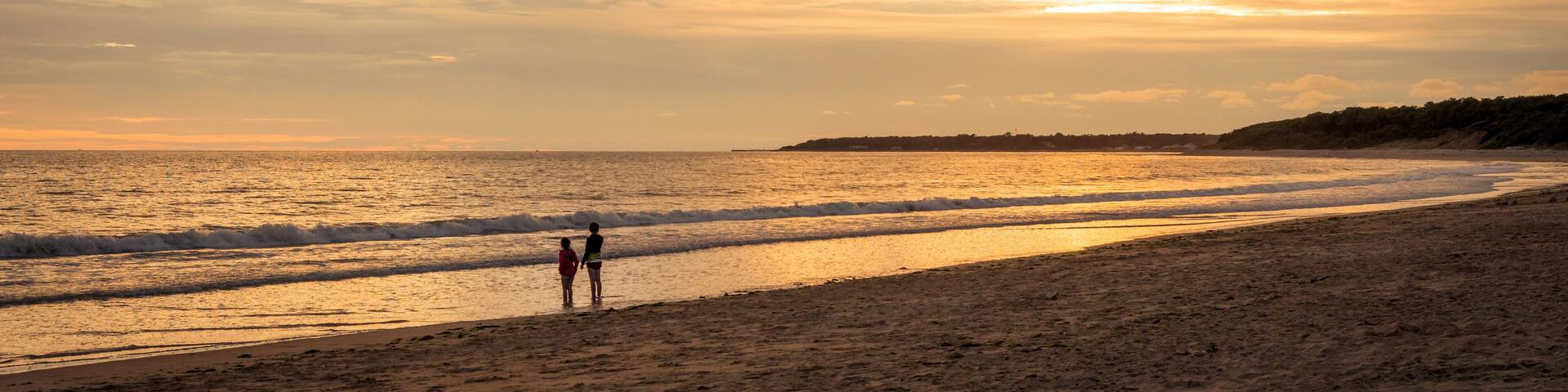 Sonnenuntergang am Strand in Longeville-sur-Mer, Frankreich