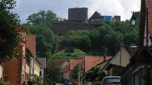 This building is classé au titre des Monuments Historiques. It is indexed in the Base Mérimée, a database of architectural heritage maintained by the French Ministry of Culture, under the reference PA00084776 .