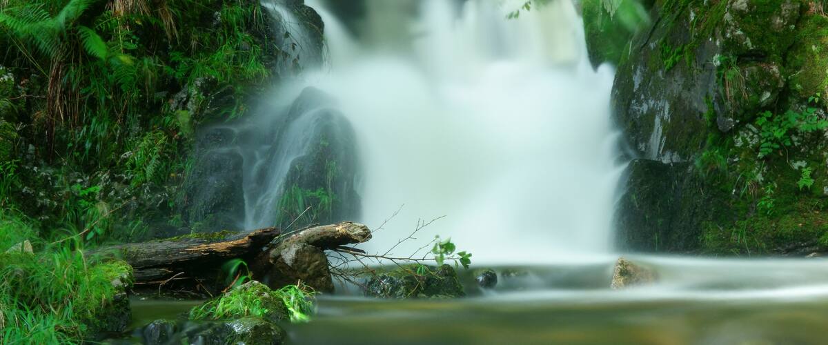 This file was uploaded with Commonist. La Savoureuse à Lepuix. Photo réalisée avec un filtre Hoya ND16 + filtre polarisant Kood + le filtre ND8 intégré du Nikon Coolpix P7100 activé.