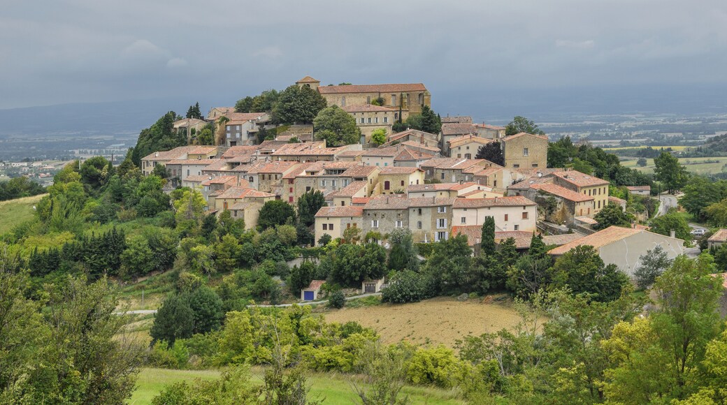 This building is indexed in the Base Mérimée, a database of architectural heritage maintained by the French Ministry of Culture, under the reference PA00102731 .