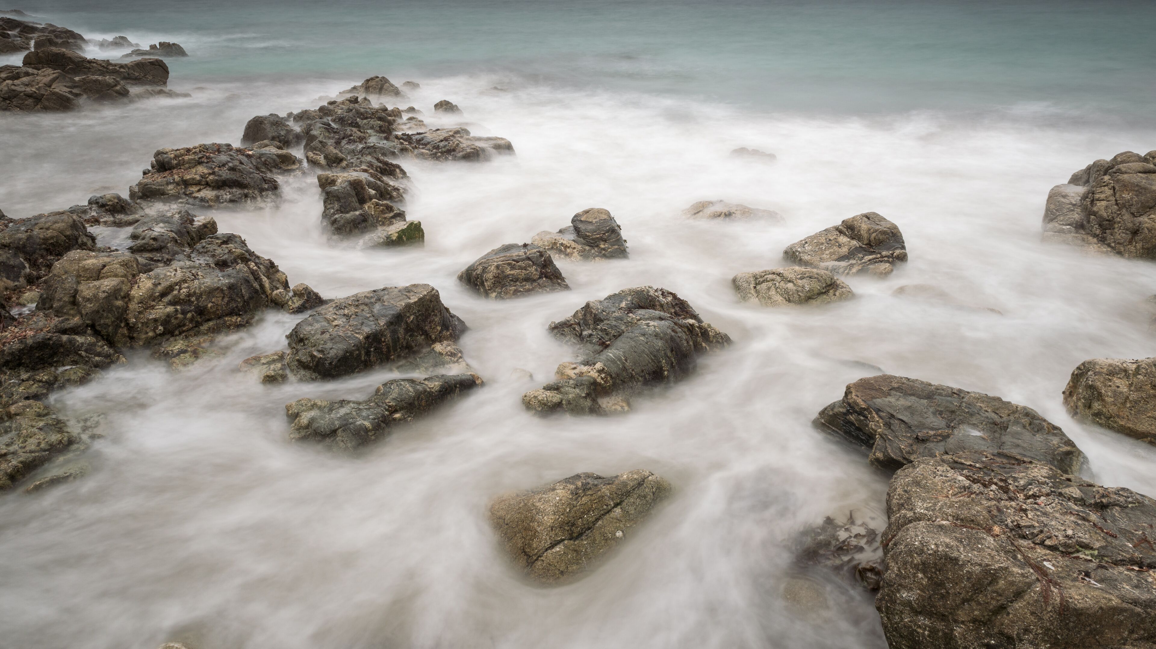 Bretonische Küste im Département Finistère in der Bretagne