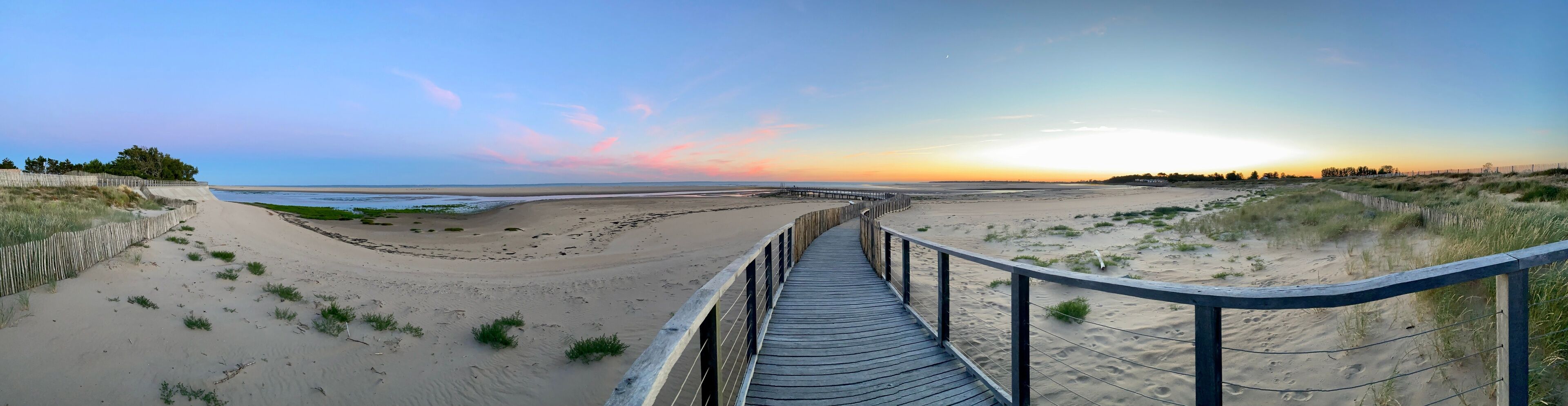 Paysage  panoramique sauvage de la faute sur mer en Vendée, pays de la Loire 