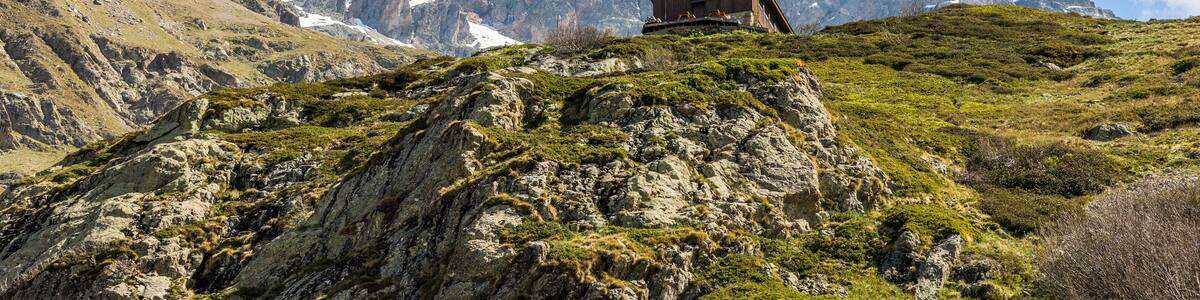 Refuge de Chabournéou, sur les pentes du Massif des Ecrins dans la Vallée du Valgaudemar
