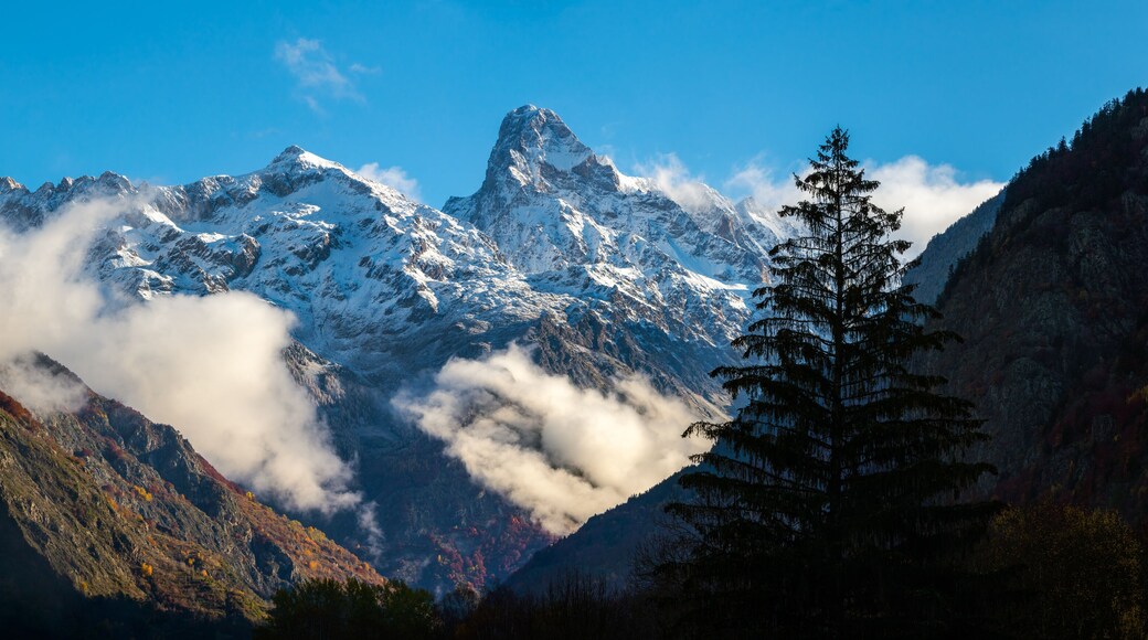 The Olan Peak in the Ecrins National Park in fall. Valgaudemar Valley, Champsaur, Hautes-Alpes (05), Alps, France