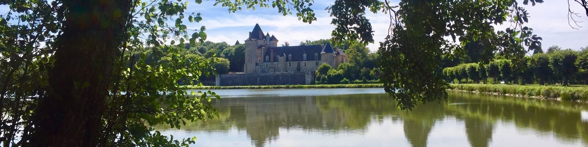 View of the castle from the lake 😍