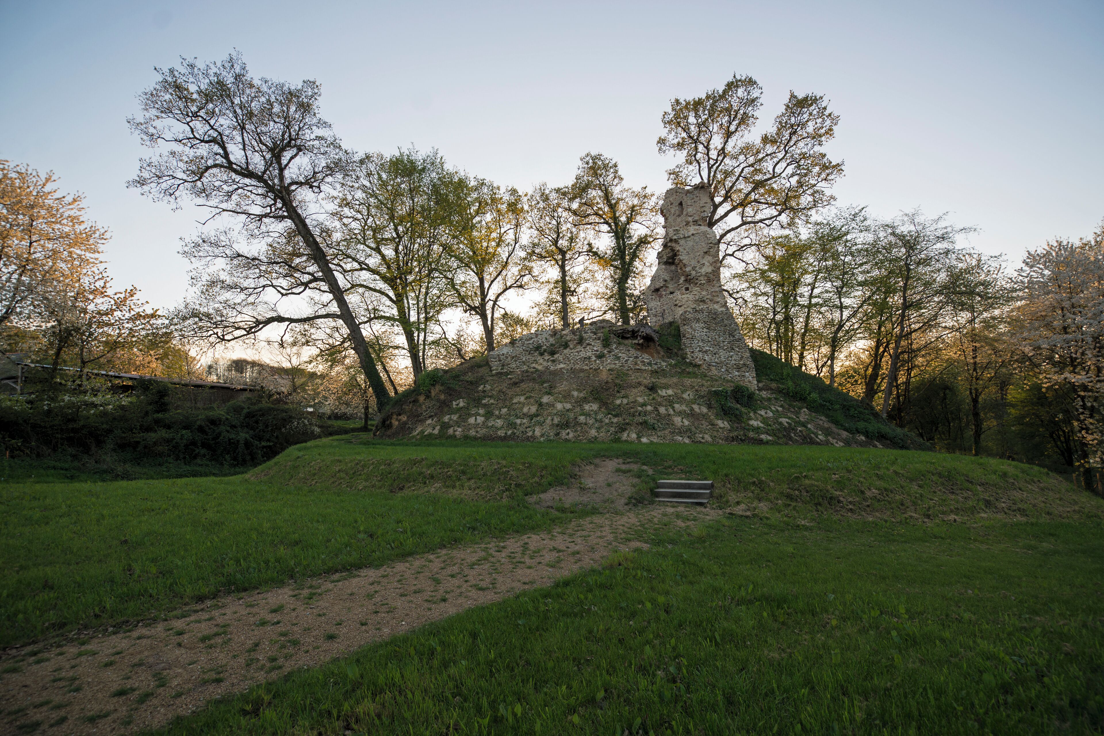 This building is indexed in the Base Mérimée, a database of architectural heritage maintained by the French Ministry of Culture, under the reference PA00135271 .