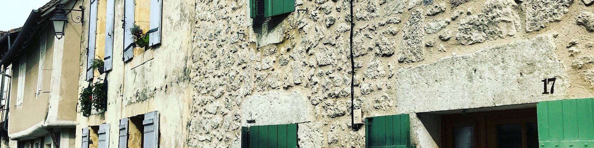 After the amazing Sunday Market, wondering around the medieval town of Issigeac is an absolute delight with its bright shutters and old buildings. #lifeatexpedia #green #dordogne