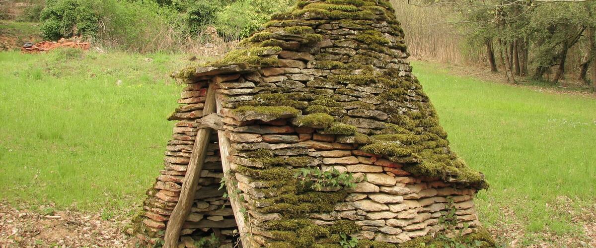 Traditional four (bread-oven) from chalk stones in the Dordogne near Liabou-haut